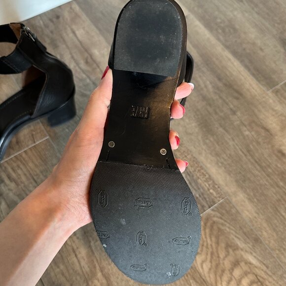 Frye Brielle Back Zip Sandal - Picture 13 of 15